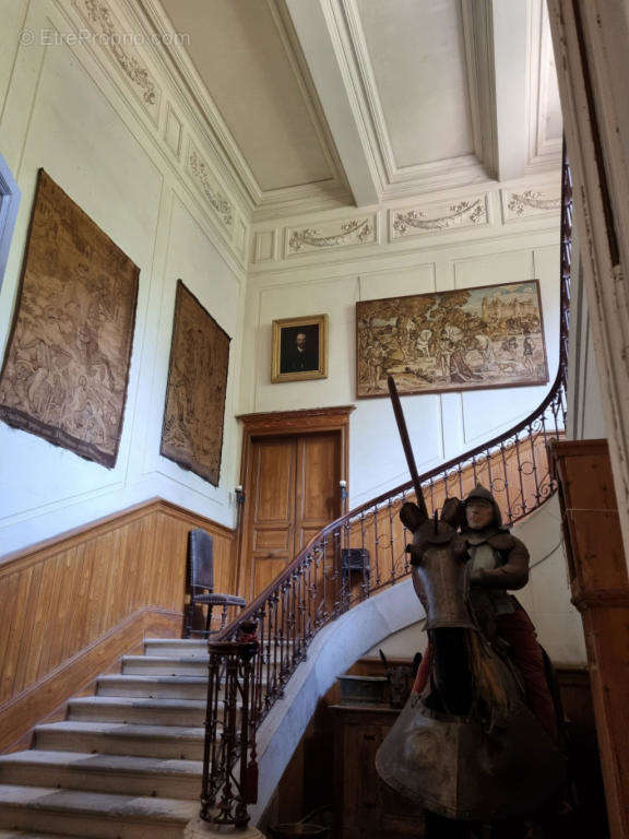 escalier - Maison à MAS-SAINTES-PUELLES