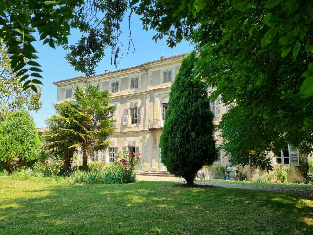 facade - Maison à MAS-SAINTES-PUELLES