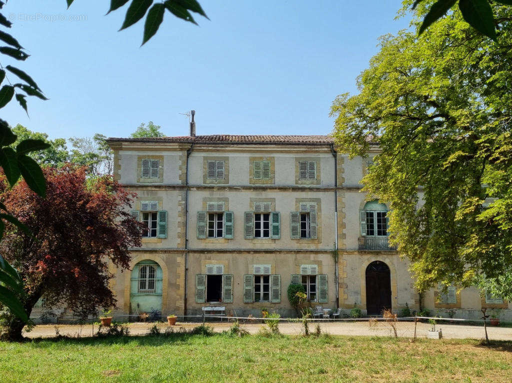 facade - Maison à MAS-SAINTES-PUELLES