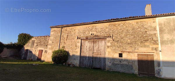  barns - Maison à CHEF-BOUTONNE