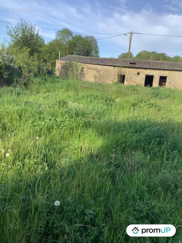 Terrain à NANTEUIL