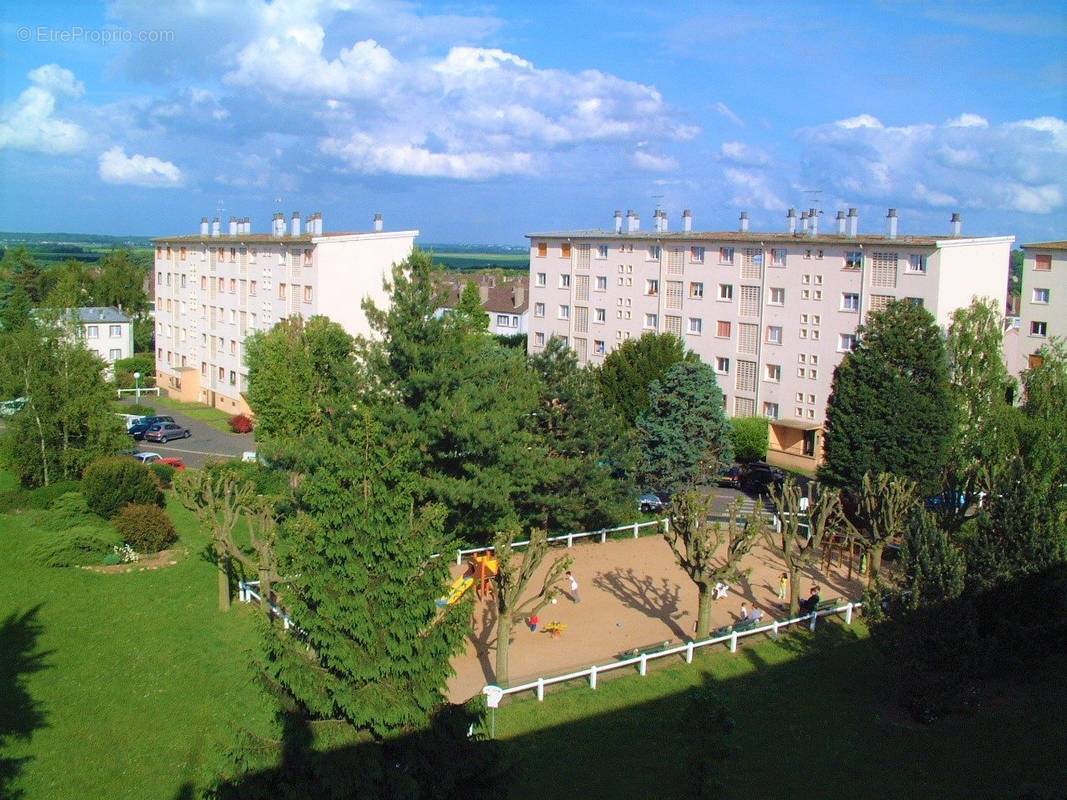 Appartement à LES CLAYES-SOUS-BOIS