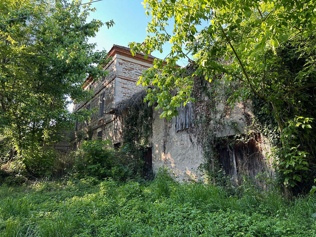 Maison à SAINT-HILAIRE-DE-LUSIGNAN