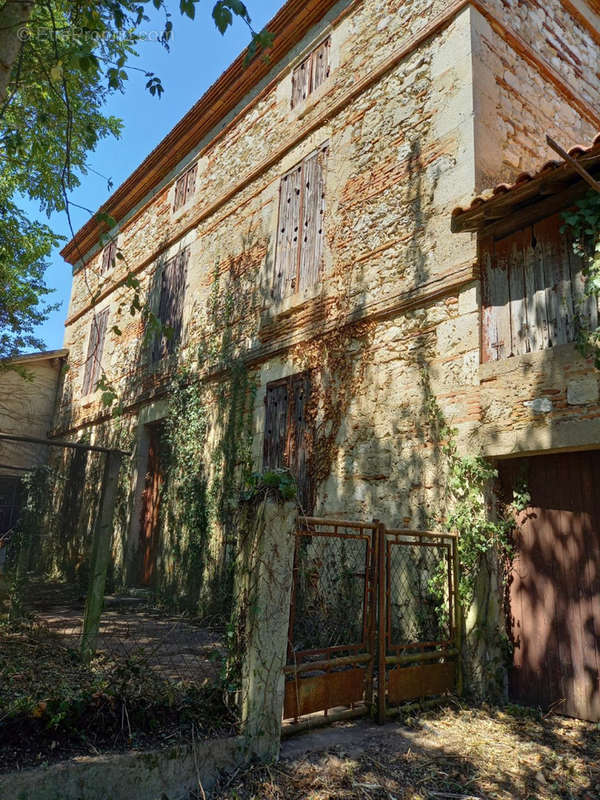 Maison à SAINT-HILAIRE-DE-LUSIGNAN