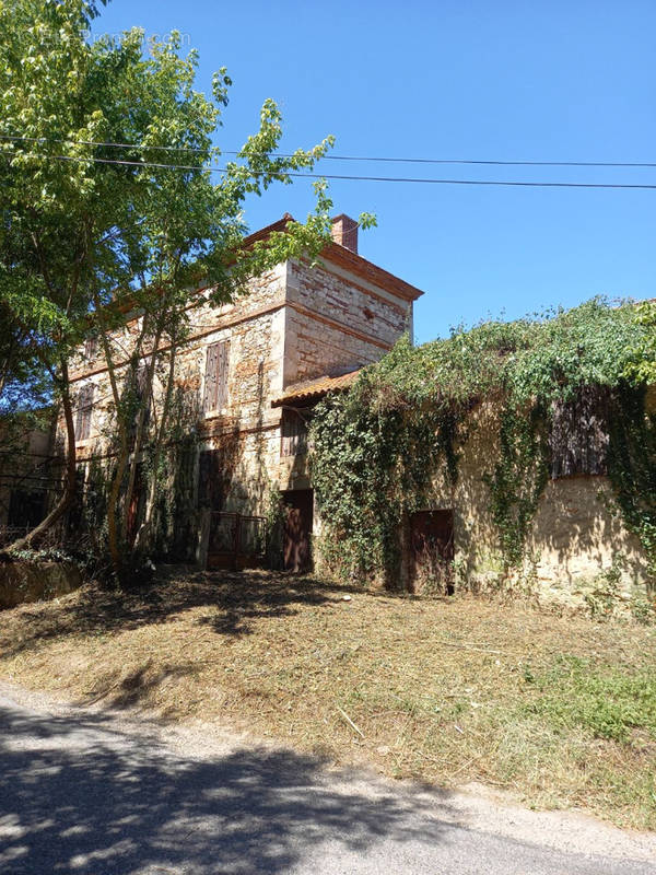 Maison à SAINT-HILAIRE-DE-LUSIGNAN