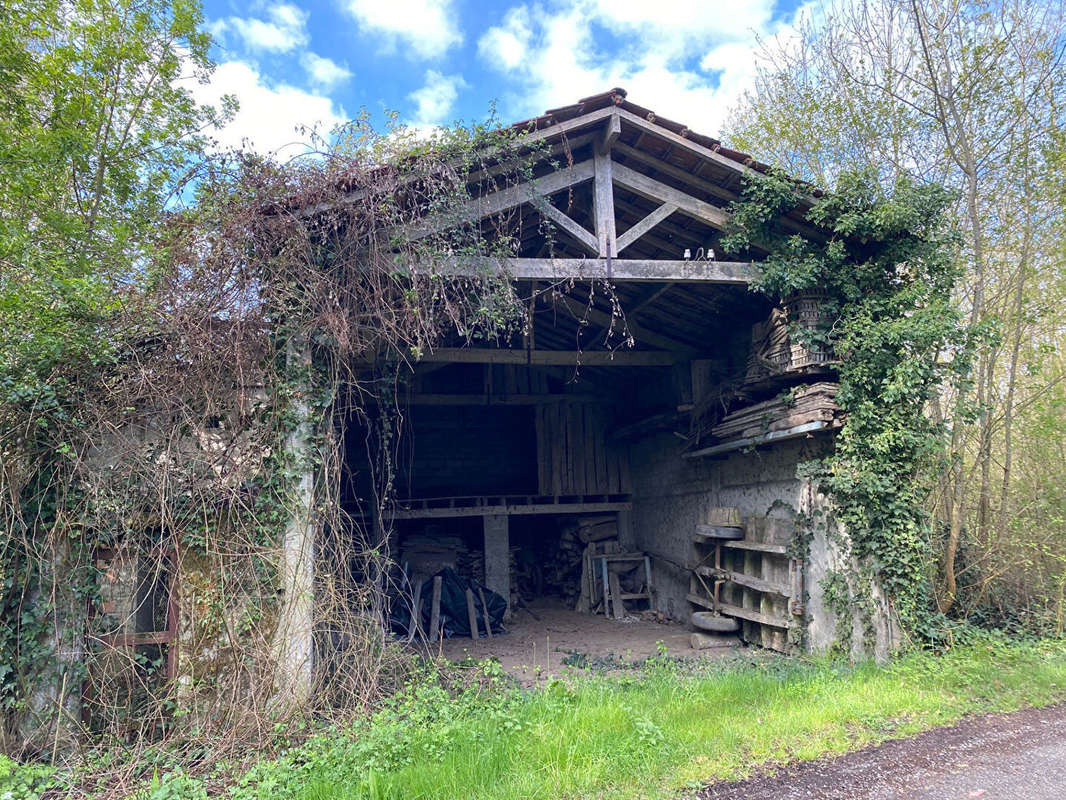 Maison à SAINT-HILAIRE-DE-LUSIGNAN