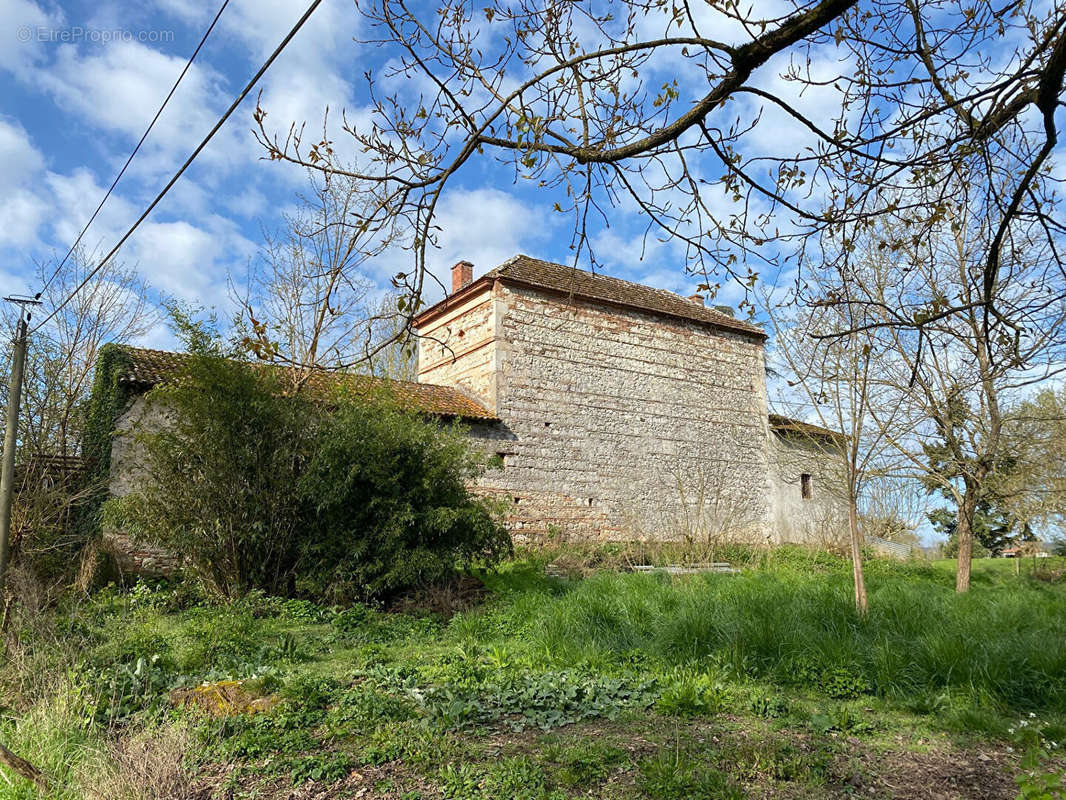 Maison à SAINT-HILAIRE-DE-LUSIGNAN