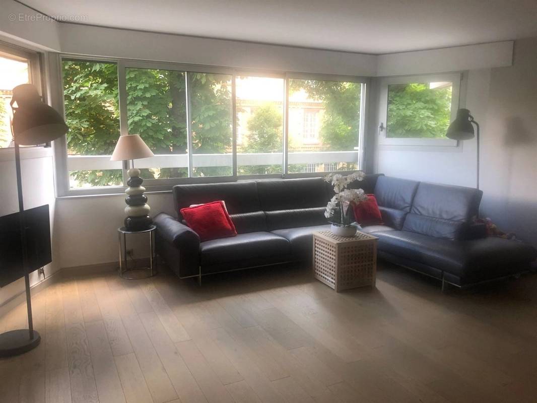 Appartement à NEUILLY-SUR-SEINE