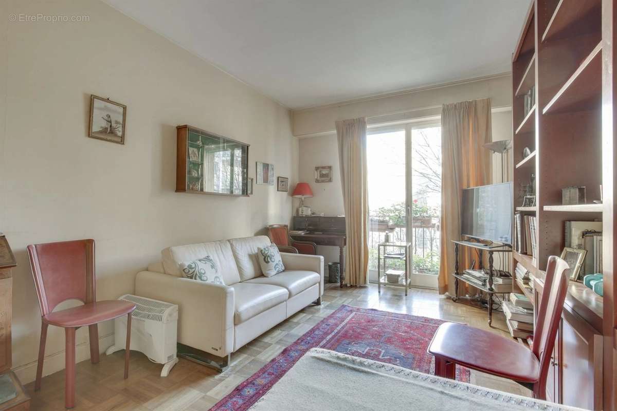 Appartement à PARIS-16E