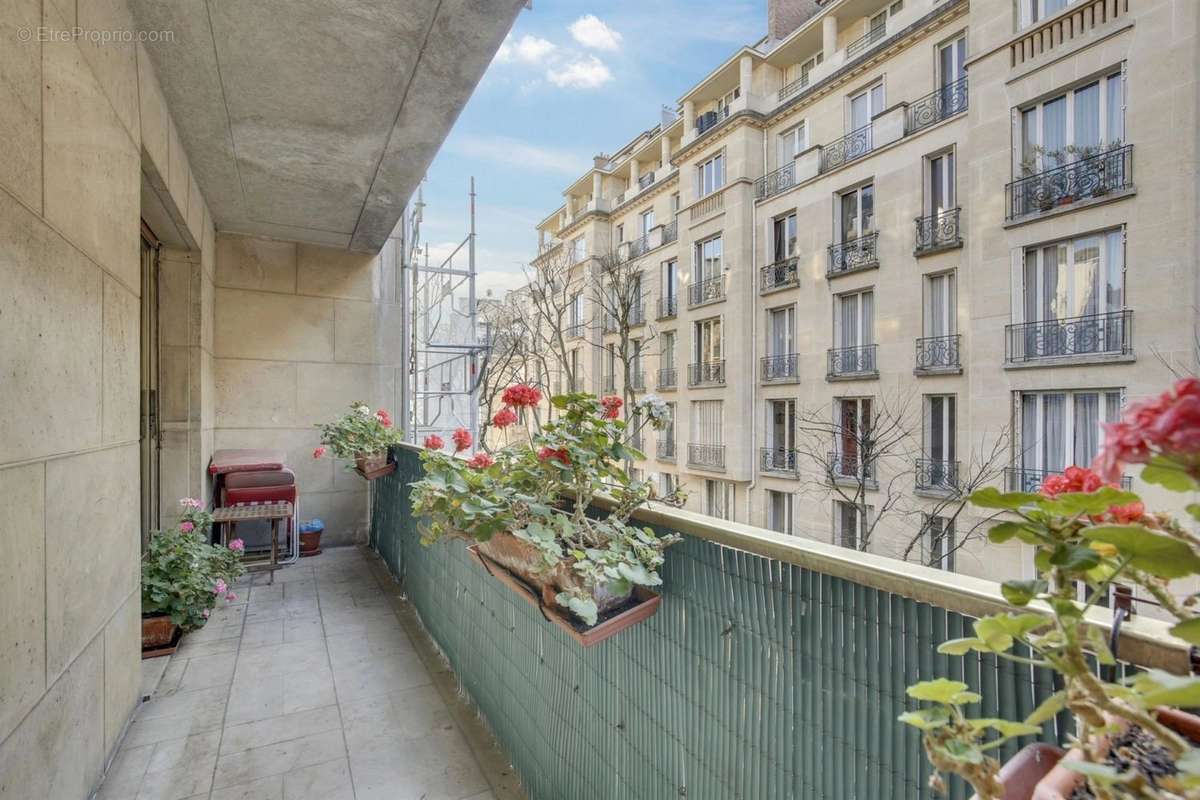 Appartement à PARIS-16E