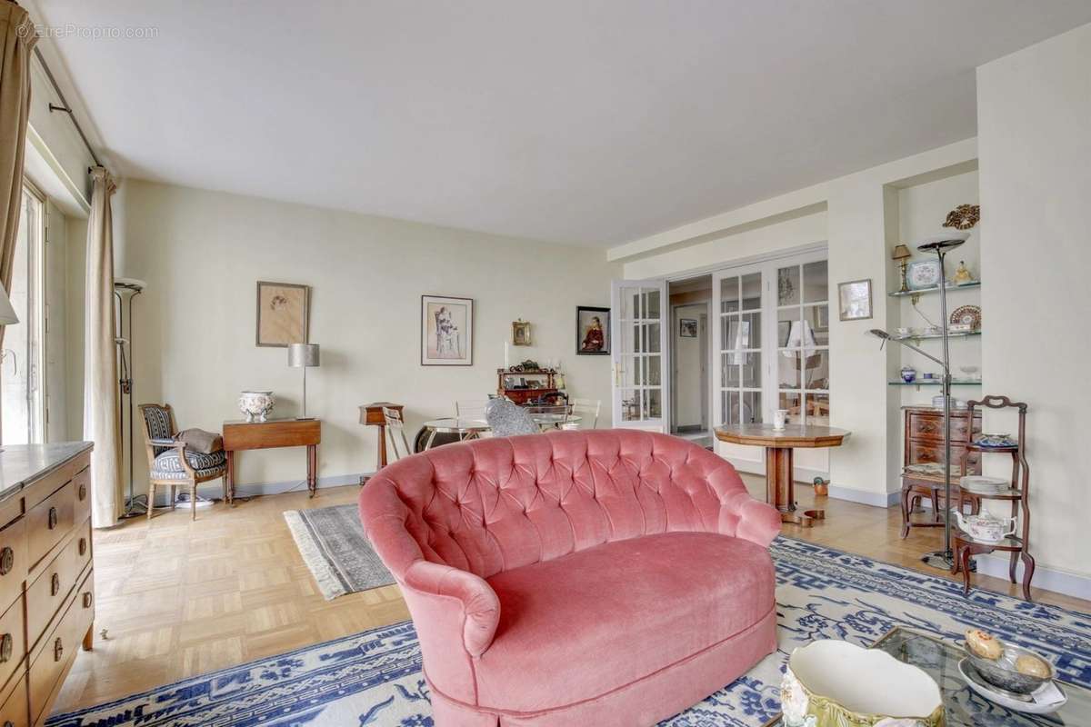 Appartement à PARIS-16E