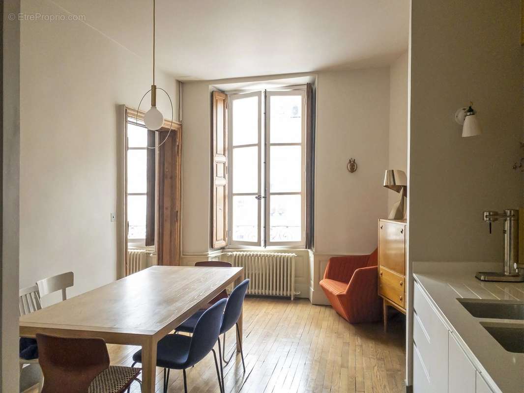 Appartement à PARIS-11E