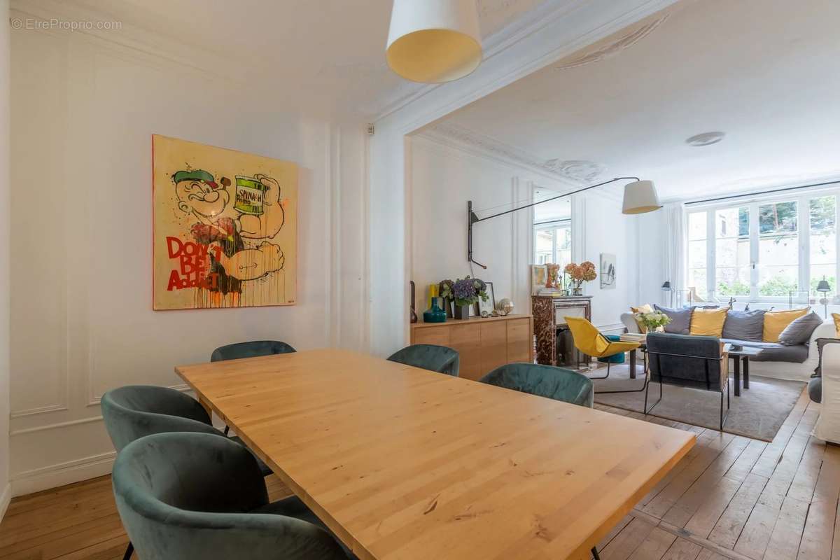 Appartement à PARIS-16E