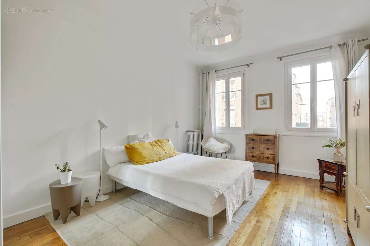 Appartement à COURBEVOIE