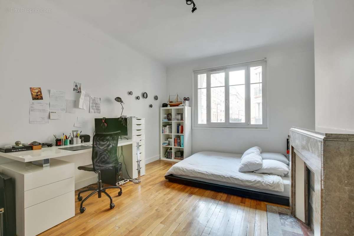 Appartement à COURBEVOIE