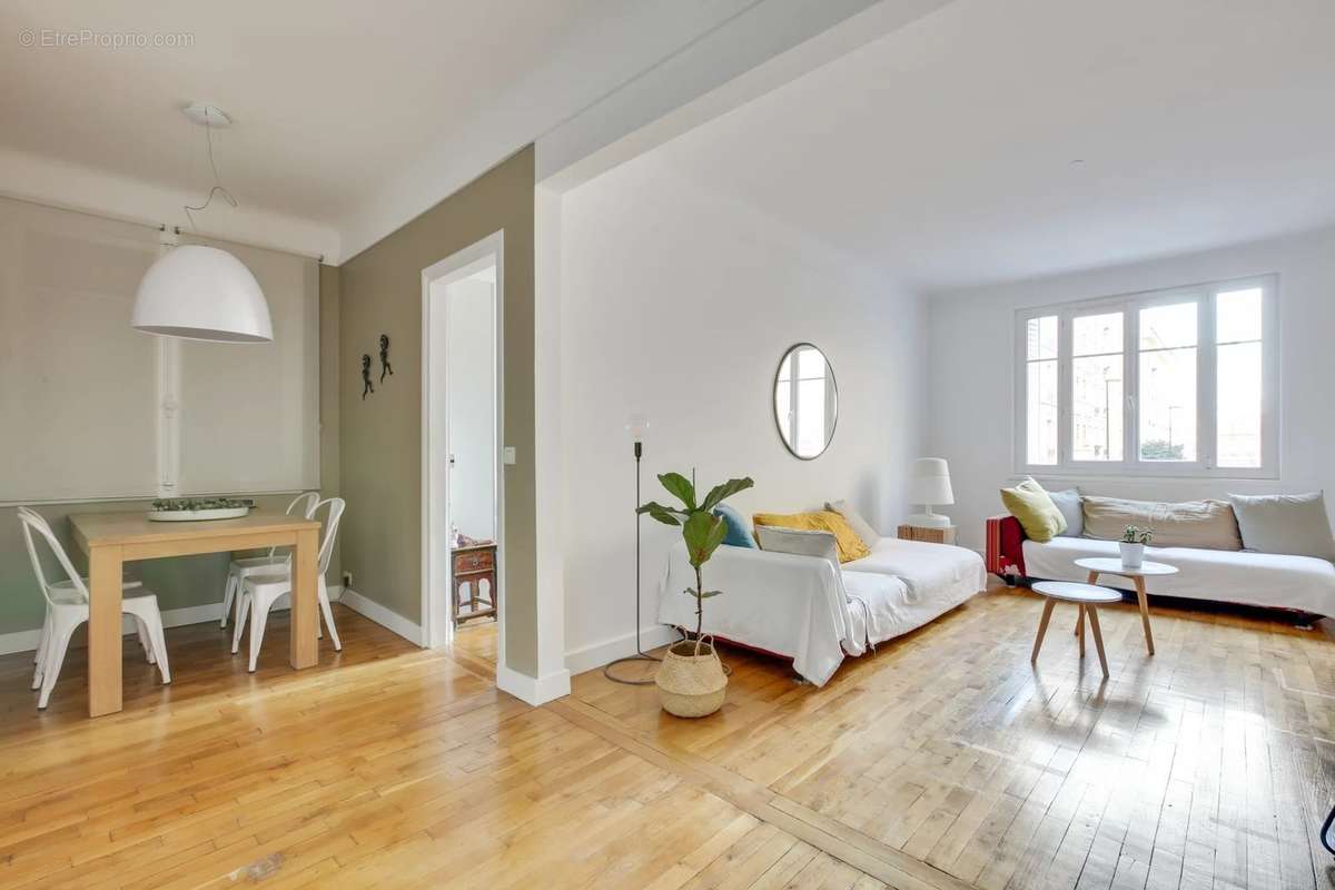 Appartement à COURBEVOIE