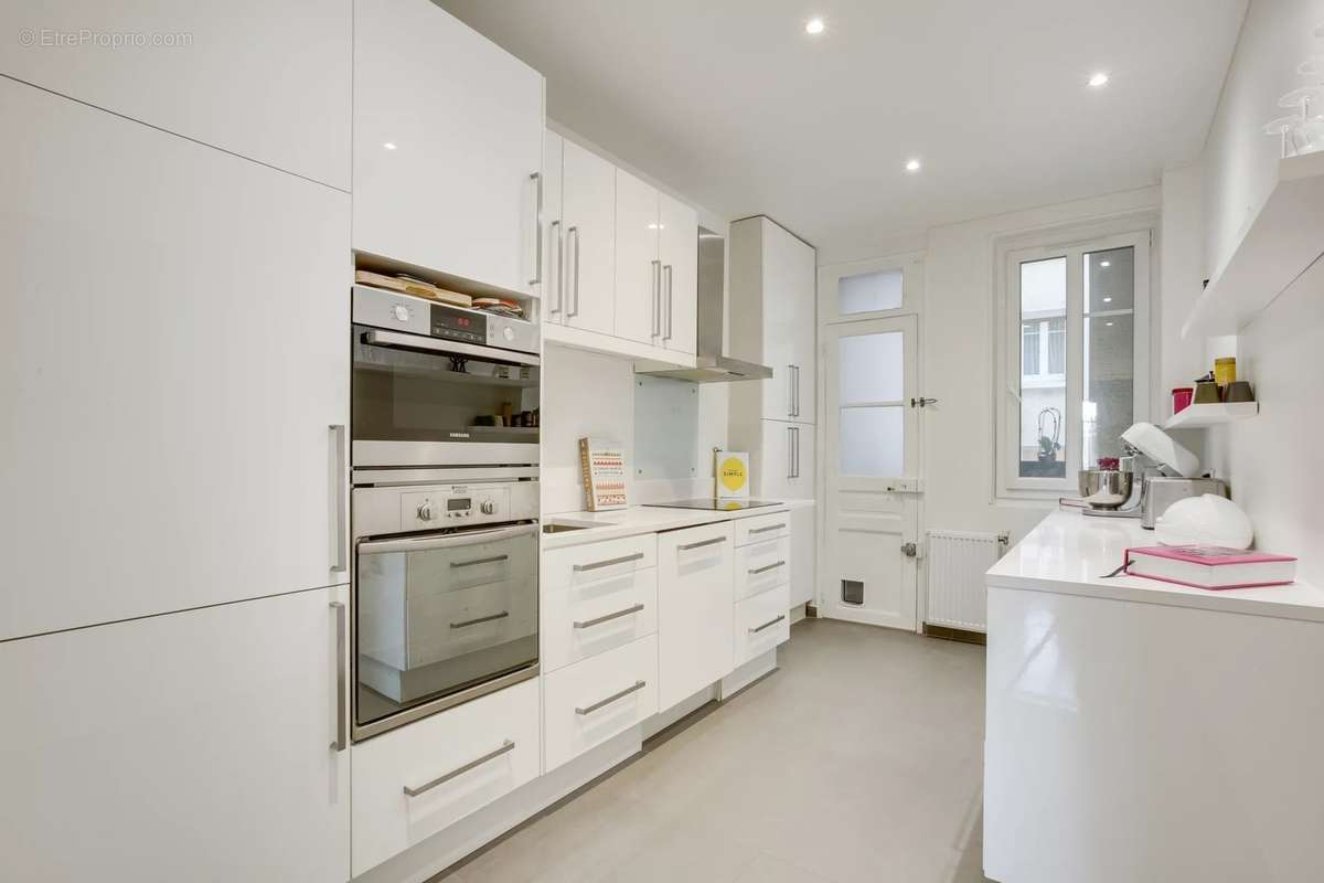 Appartement à COURBEVOIE