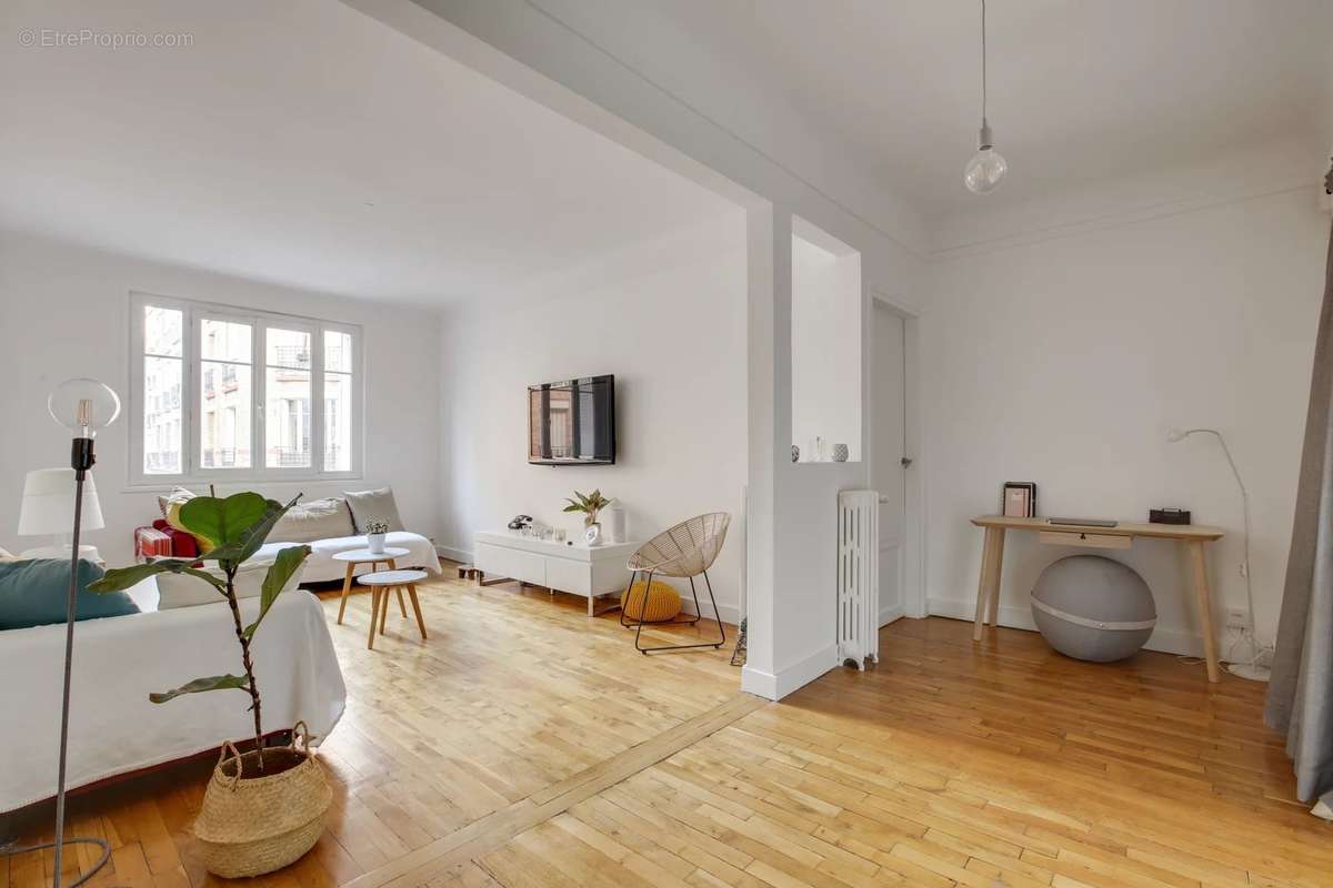 Appartement à COURBEVOIE