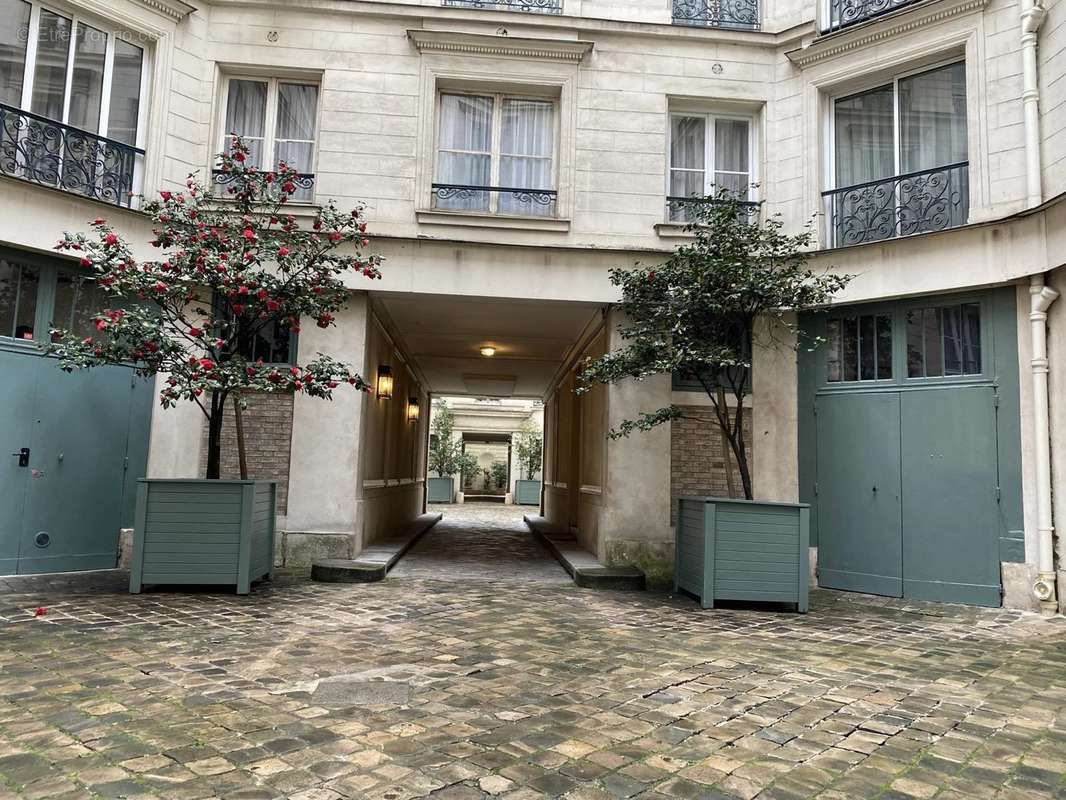 Appartement à PARIS-7E