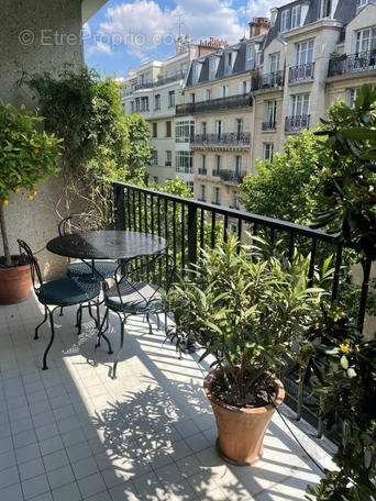 Appartement à PARIS-16E