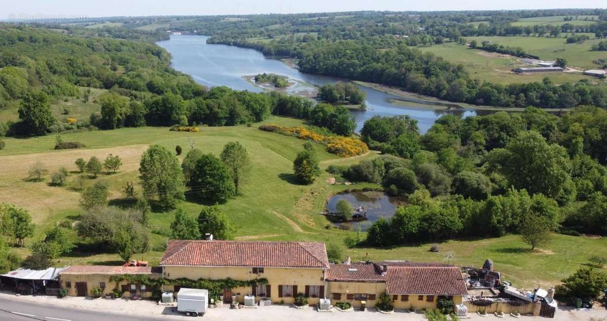 Maison à AVAILLES-LIMOUZINE