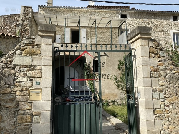 Maison à MEYRANNES