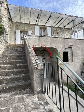 Maison à MEYRANNES