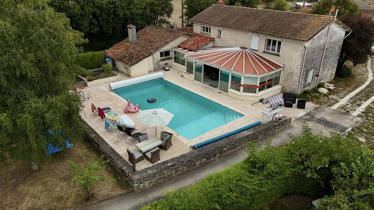 Maison à BRIOUX-SUR-BOUTONNE