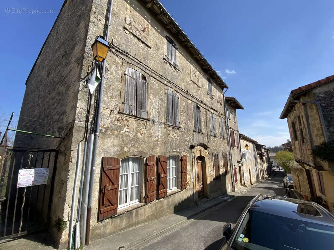 Maison à AURIGNAC