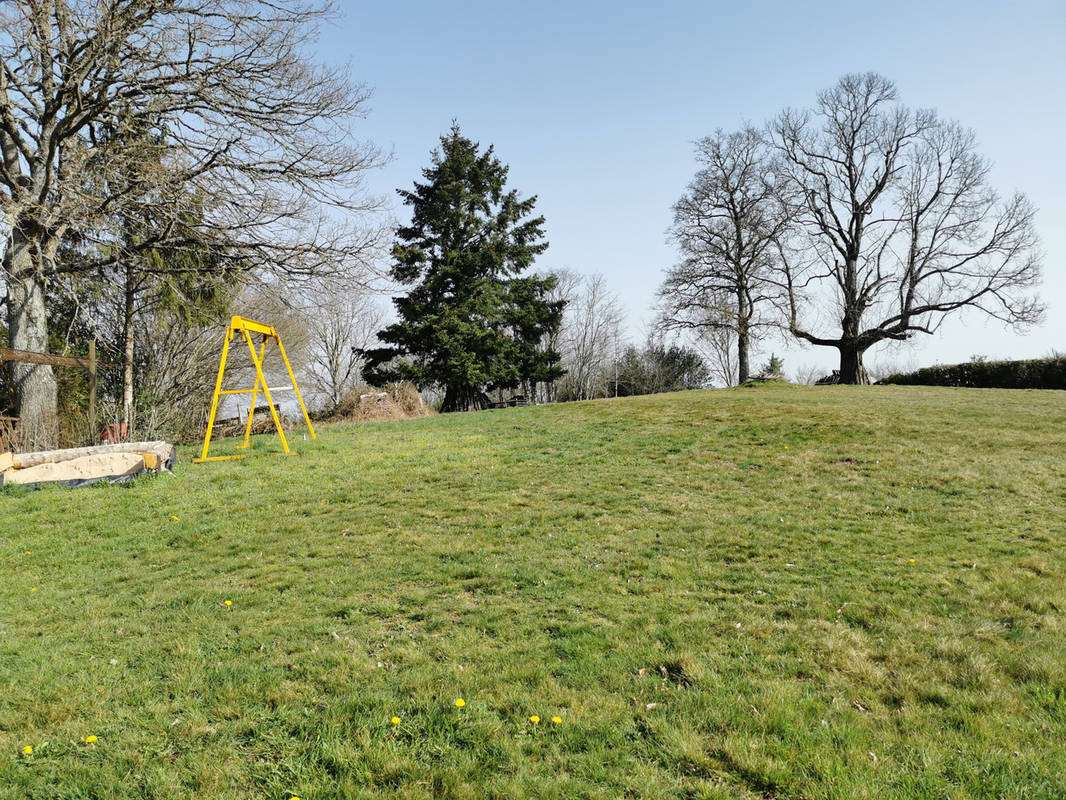 Terrain à SAINT-GEORGES-DE-MONS