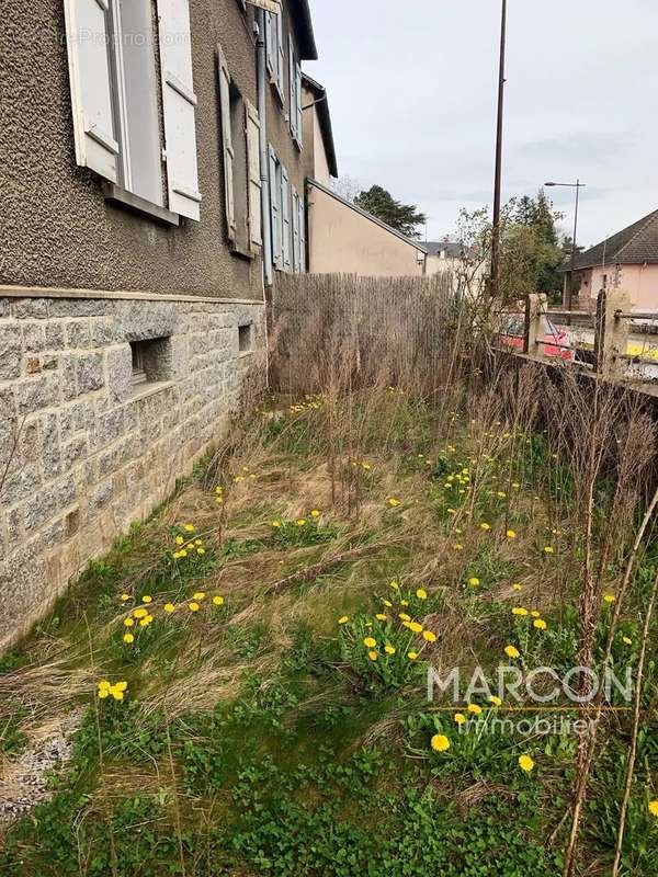 Appartement à AUZANCES