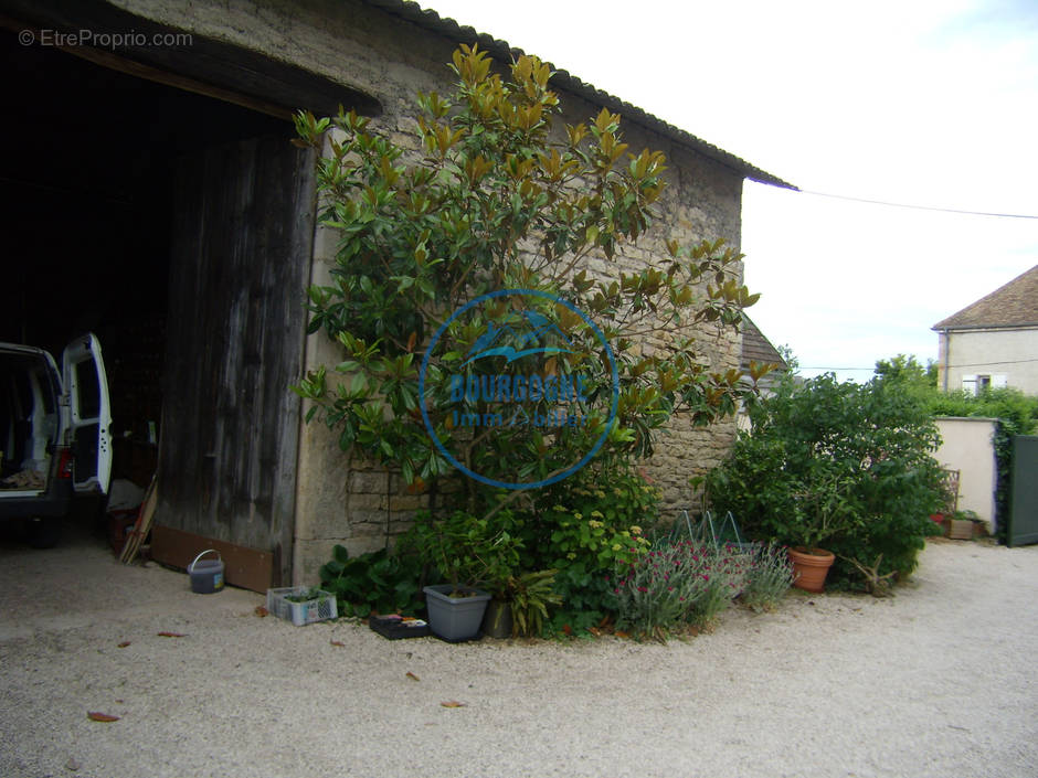 Maison à VARENNES-LE-GRAND