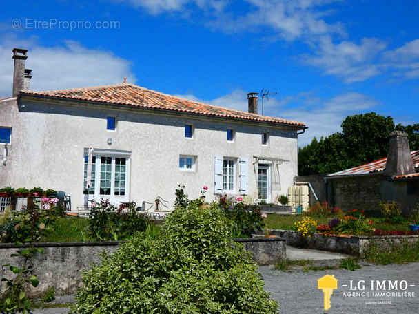 Maison à SAINT-ROMAIN-SUR-GIRONDE