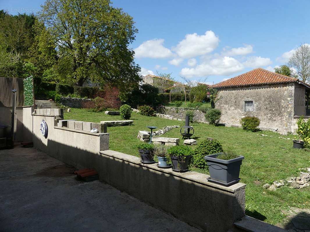 Maison à CHARROUX