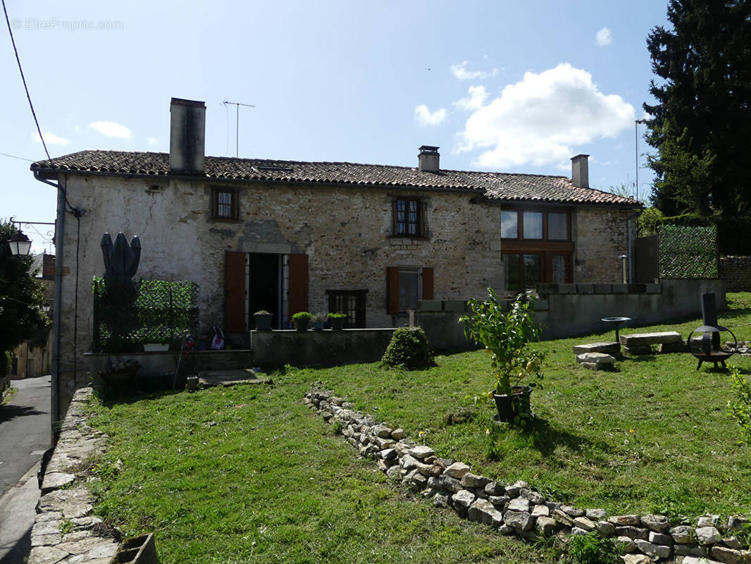 Maison à CHARROUX