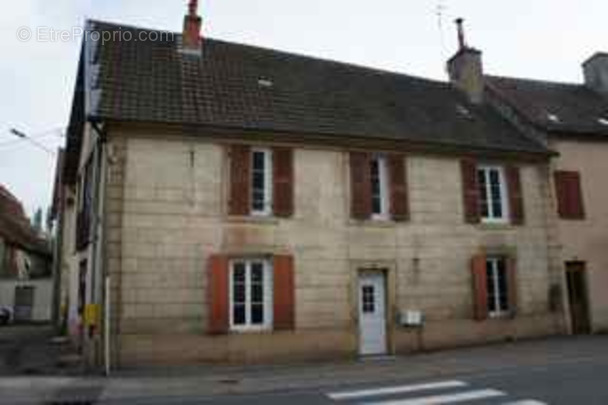 Maison à LE DONJON