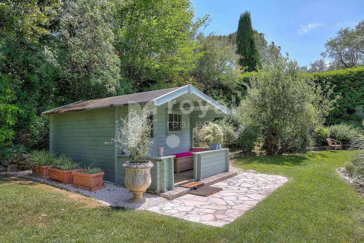 Maison à CHATEAUNEUF-GRASSE