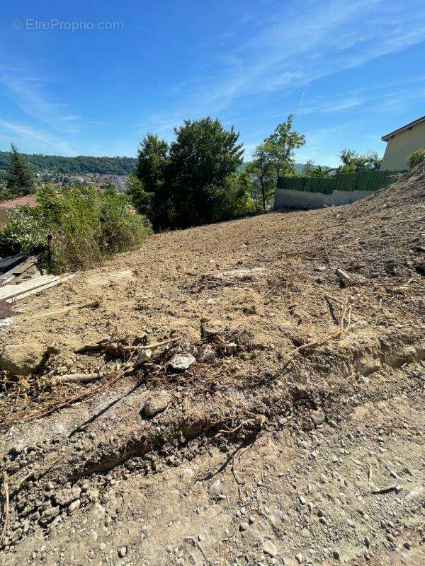 Terrain à BOURGOIN-JALLIEU