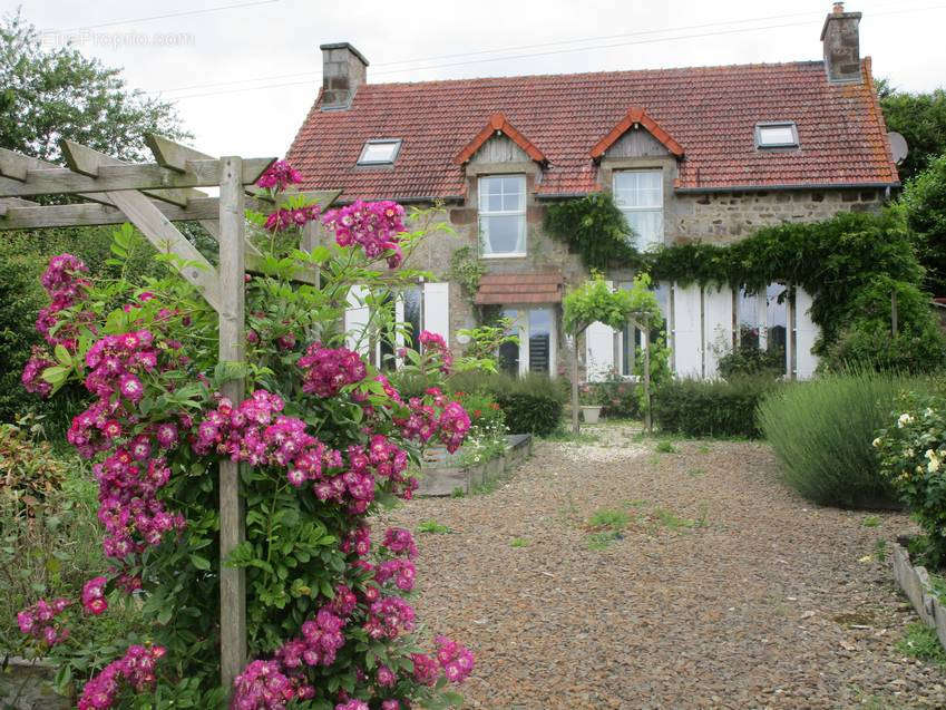 Maison à LE NEUFBOURG