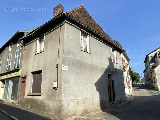 Maison à LUBERSAC