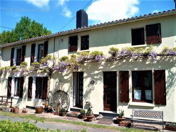 Maison à VERNOUX-EN-GATINE