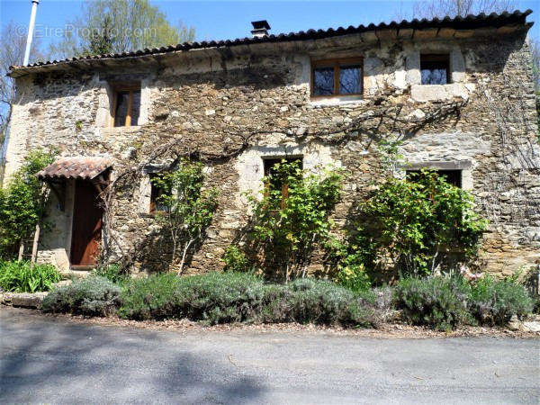 Maison à VERNOUX-EN-GATINE