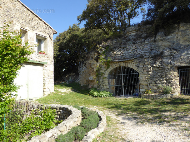 Maison à SAINT-PIERRE-DE-VASSOLS