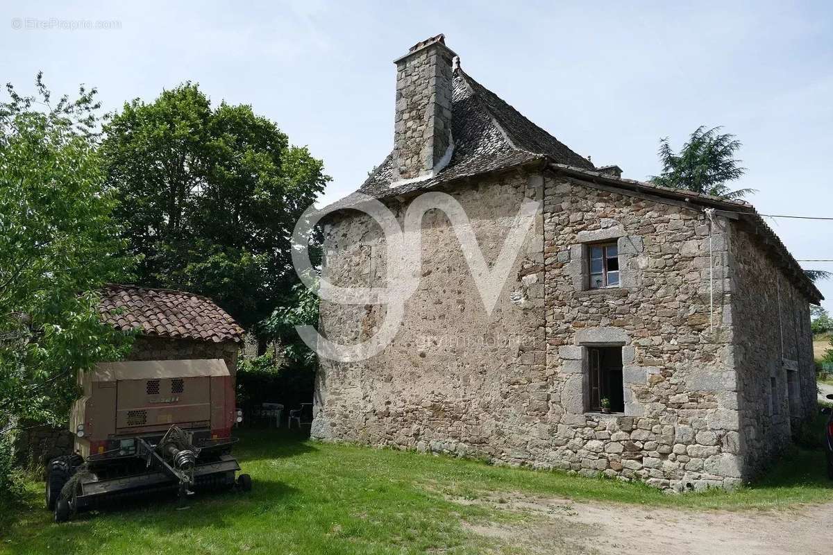 Maison à MOURJOU