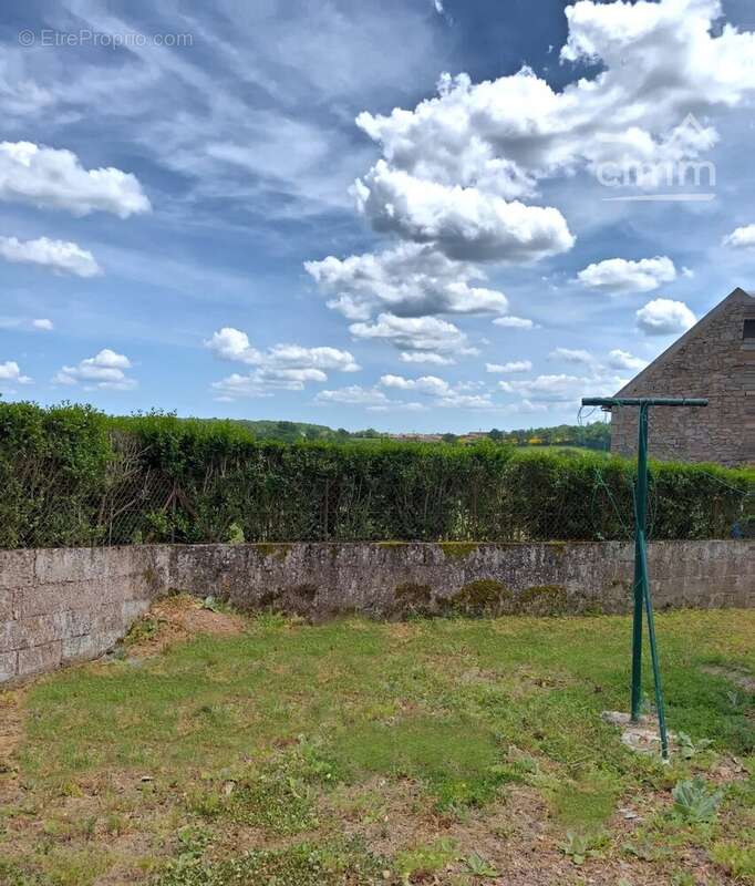 Maison à LA ROCHE-EN-BRENIL