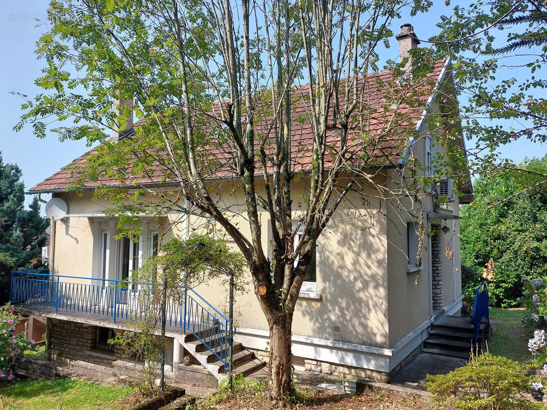 Maison à SAINT-YRIEIX-LA-PERCHE