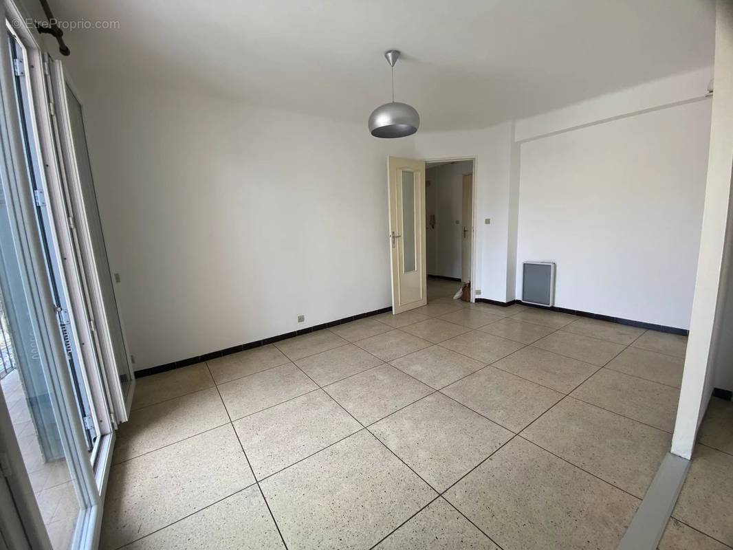 Appartement à MARSEILLE-4E