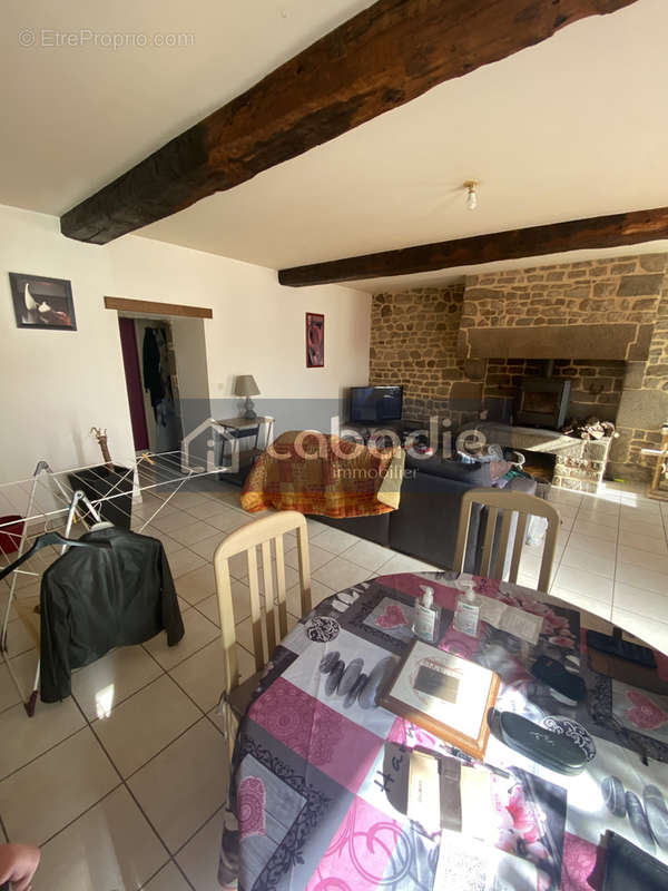 Appartement à VILLEDIEU-LES-POELES