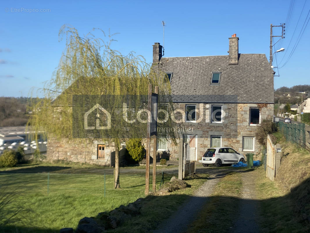 Appartement à VILLEDIEU-LES-POELES