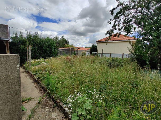 Maison à SAINT-MACAIRE-EN-MAUGES